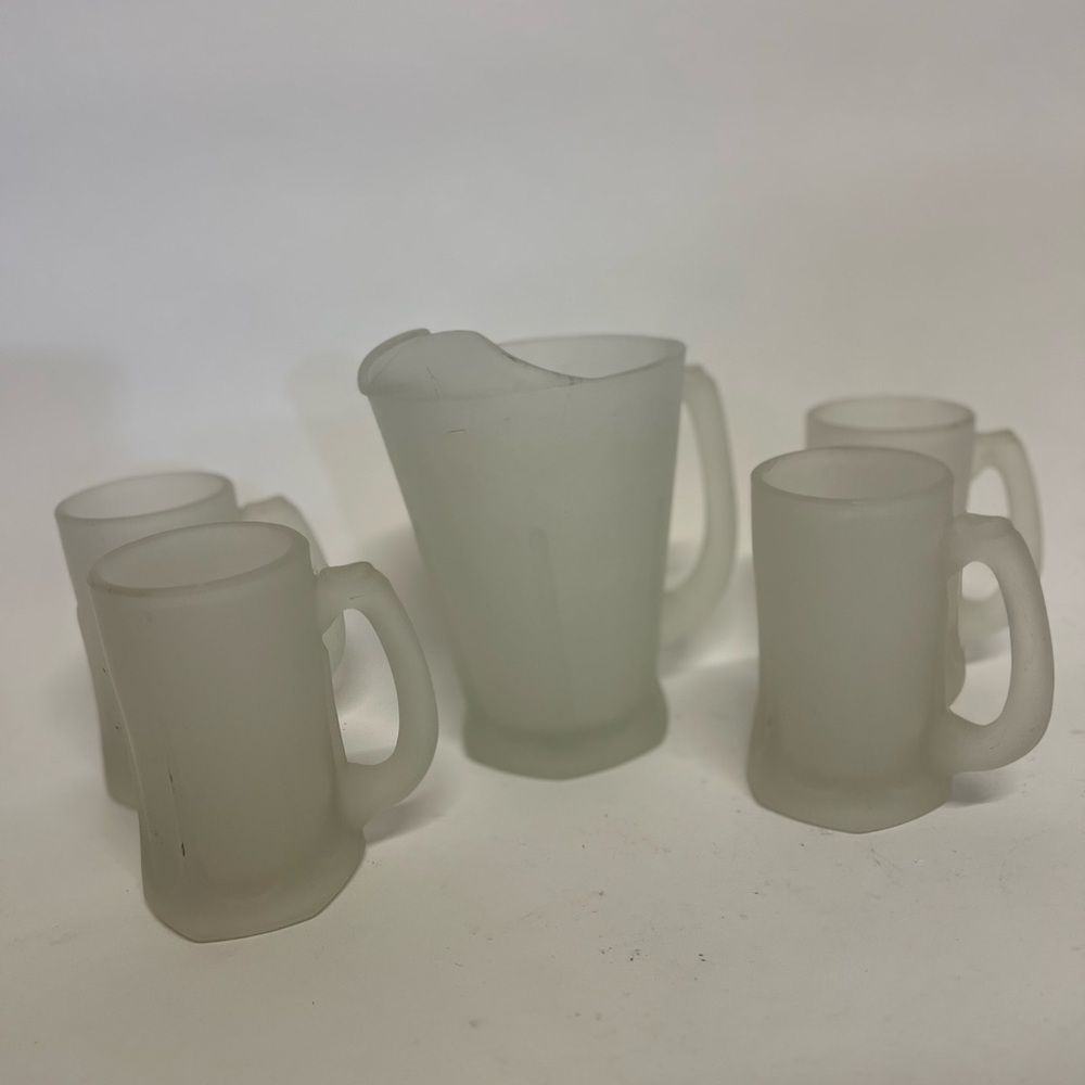 (5) Pieces Vintage Indiana Satin Frosted Glass Pitcher & 4 🍺 Mugs